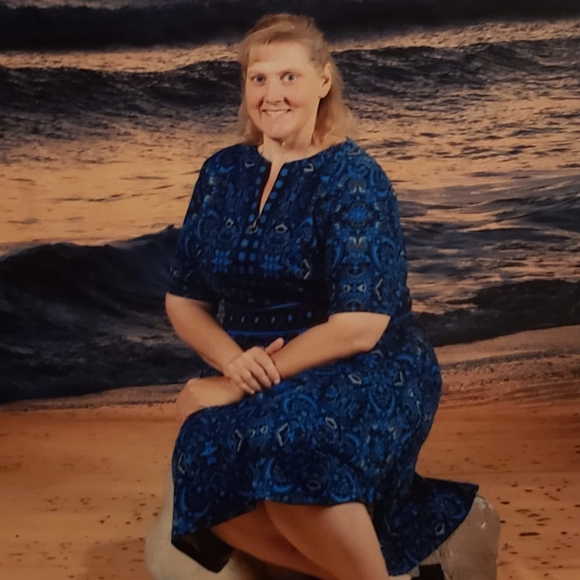 Meet your Posher, Julie - Picture 1 of 1